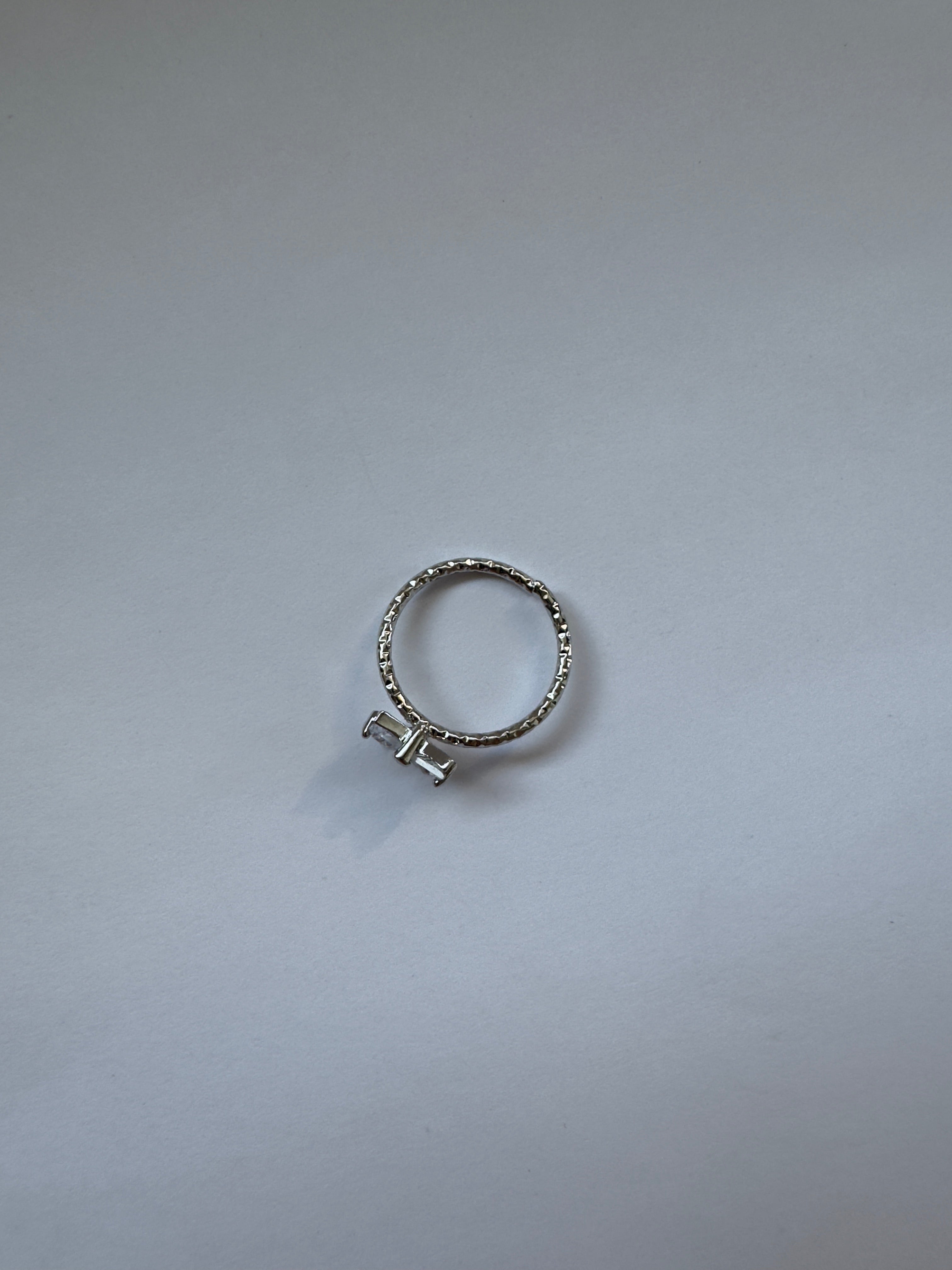 Ribbon White Ring